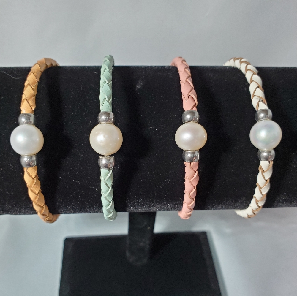 Wholesale lot leather pearl wire bracelets